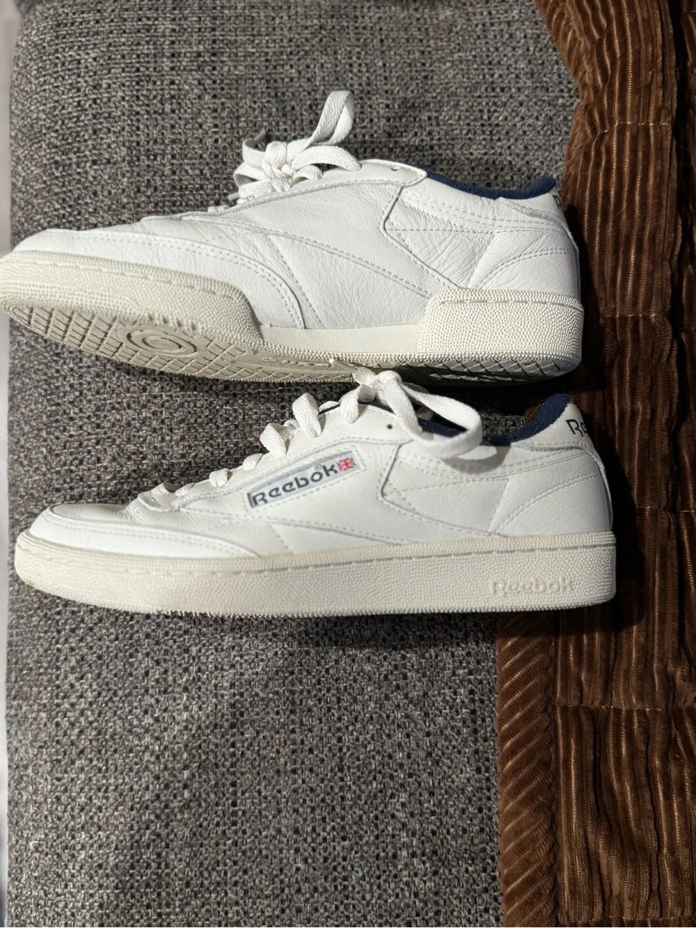 Reebok White mens 7 & women’s 8.5